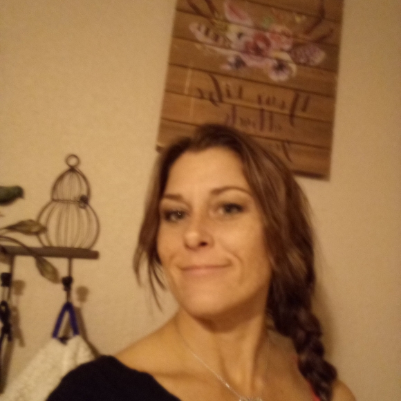 Clothing and shoes - Picture 3 of 3